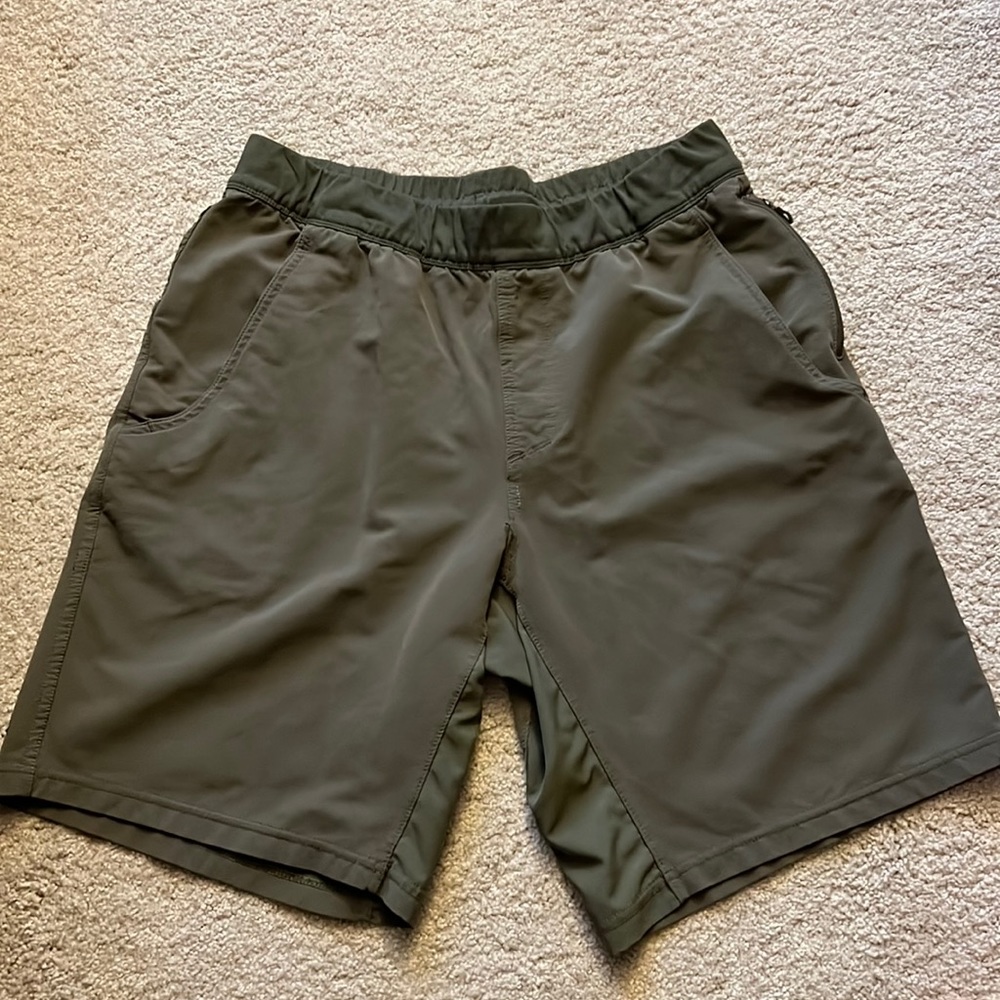 The north face men’s shorts - size medium
